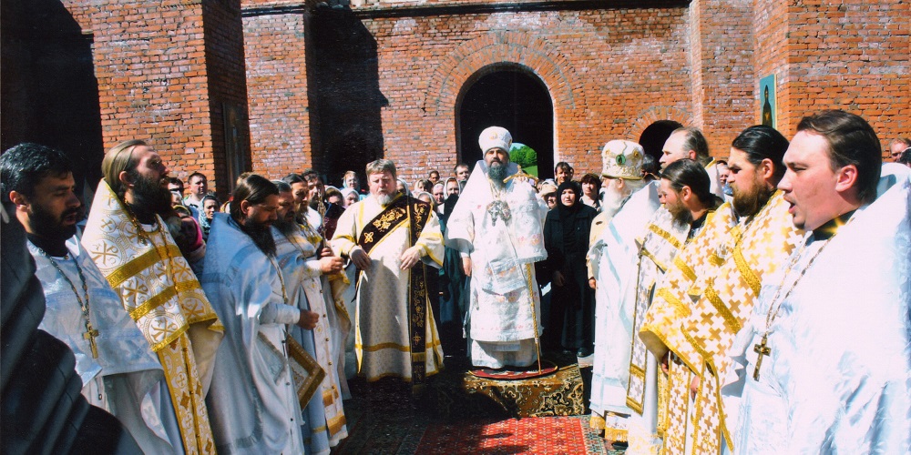 Владыке Никону сослужило духовенство Уфимской епархии.