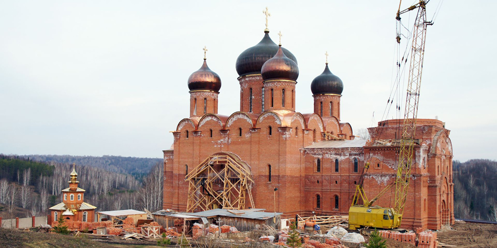 Возводится первый ярус колокольни Успенского собора